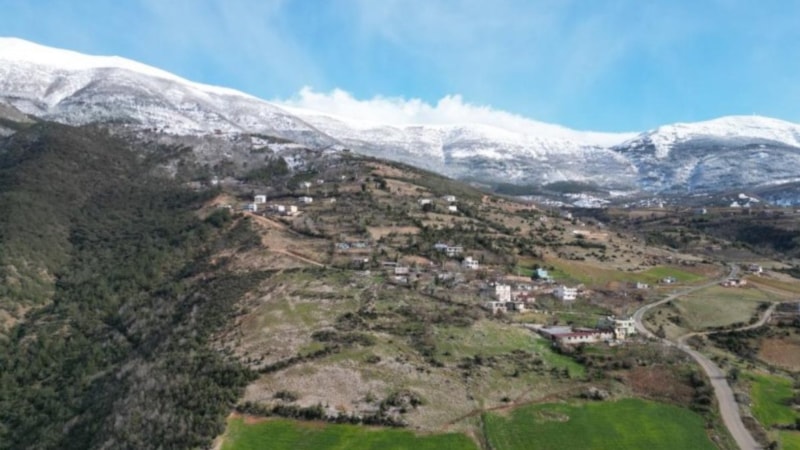 Hatay İskenderun'da lodos ve kar manzaraları