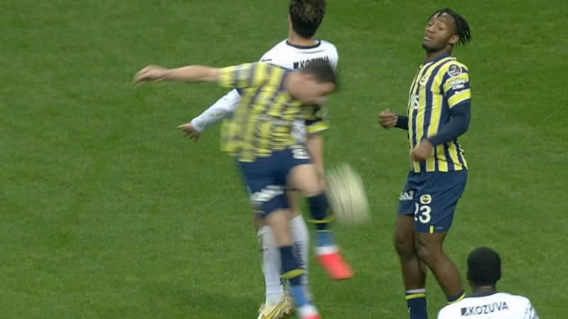 Mert Hakan Yandaş'ın golünde elle oynama var mı