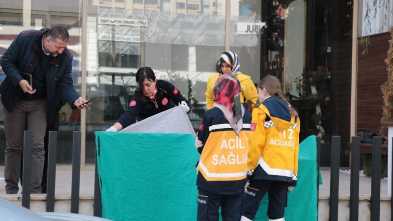 Kahramanmaraş'ta pencere silerken aşağı düşen kadın yaşamını yitirdi