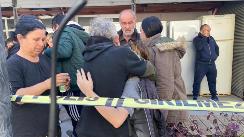 Antalya'daki yangına uykuda yakalanan kız kardeşler gözyaşı döktü