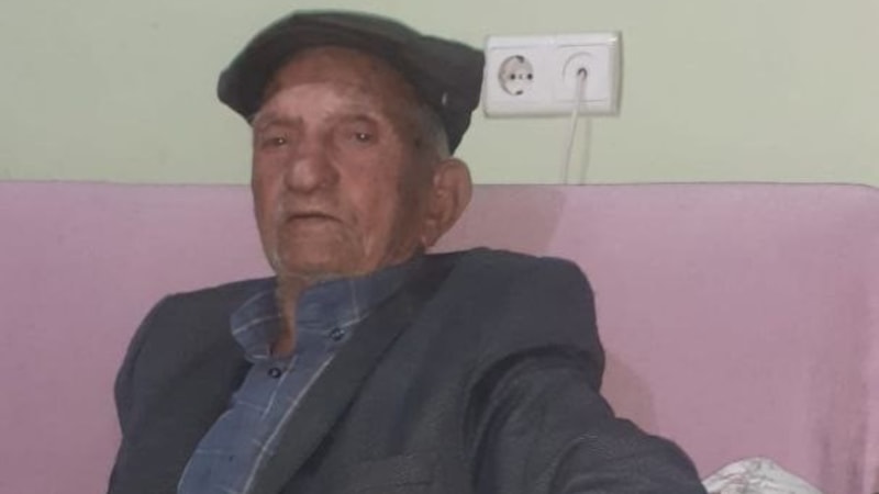 Adana'da evindeki yangında hayatını kaybeden yaşlı adam son yolculuğuna uğurlandı.