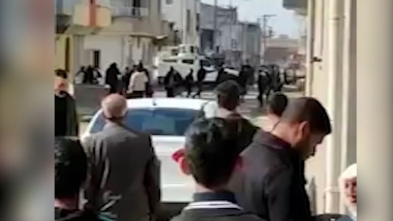 Şanlıurfa'da taşlı sopalı kavgaya biber gazıyla müdahale