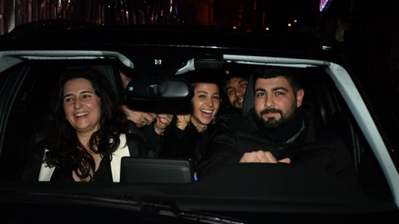 Zeynep Bastık yeni aşkıyla görüntülendi