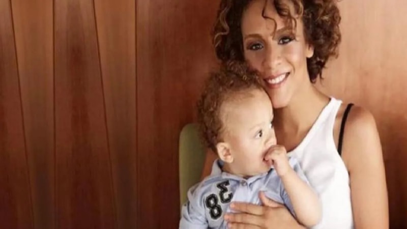 Defne Joy Foster'in oğlu Can, büyüdü