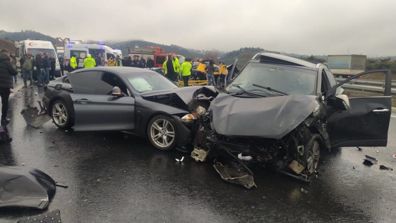 Bursa’da kar nedeniyle kayganlaşan otoyolda zincirleme kaza: 4 ölü, 7 yaralı