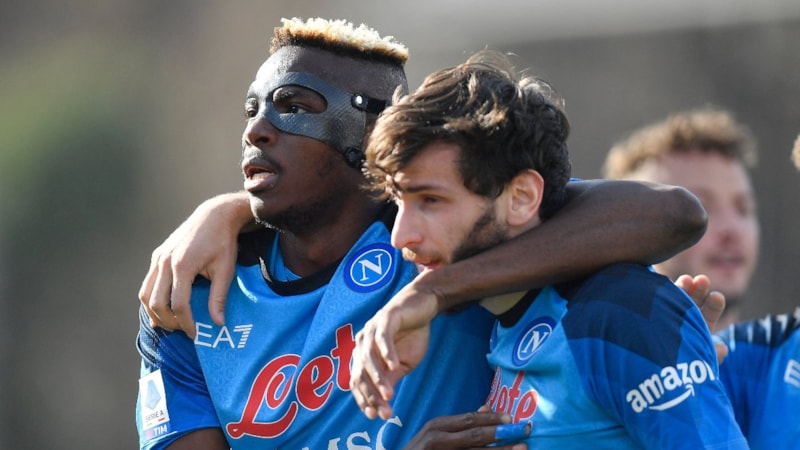 Lider Napoli, Spezia'yı üç golle geçti