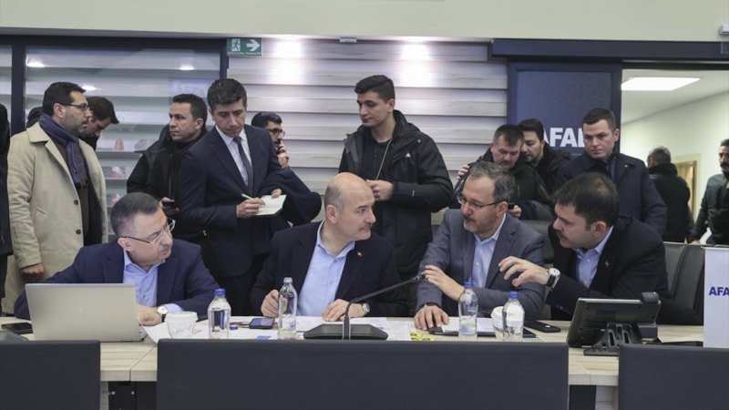 Bakanlar deprem sonrası AFAD merkezinde