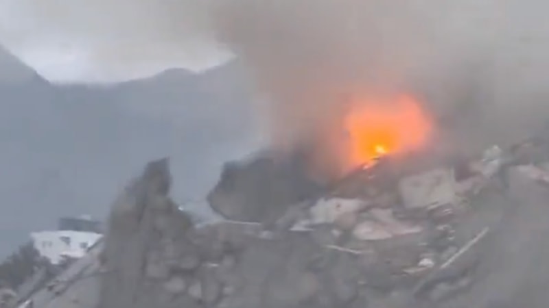 Hatay'da polisevleri ve devlet hastaneleri yıkıldı