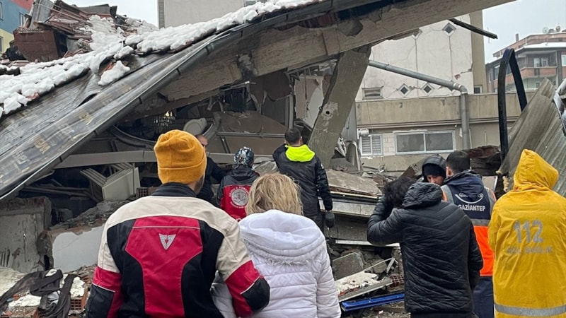 Depremin etkilediği illerde soğuk hava etkili oluyor