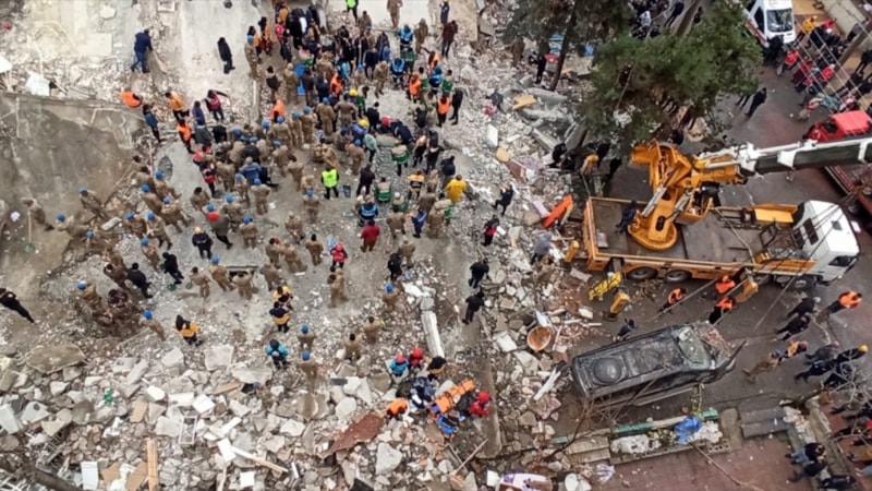 İsrail, deprem sonrası Türkiye'ye yardım göndermeyi teklif etti