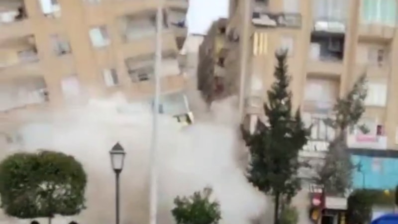 Şanlıurfa'daki 8 katlı binanın yıkılma anı kamerada