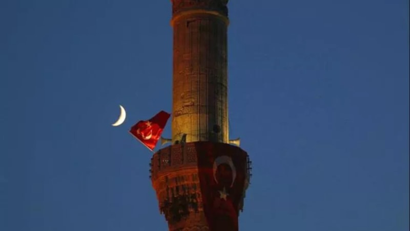 Depremde vefat edenler için sala okundu