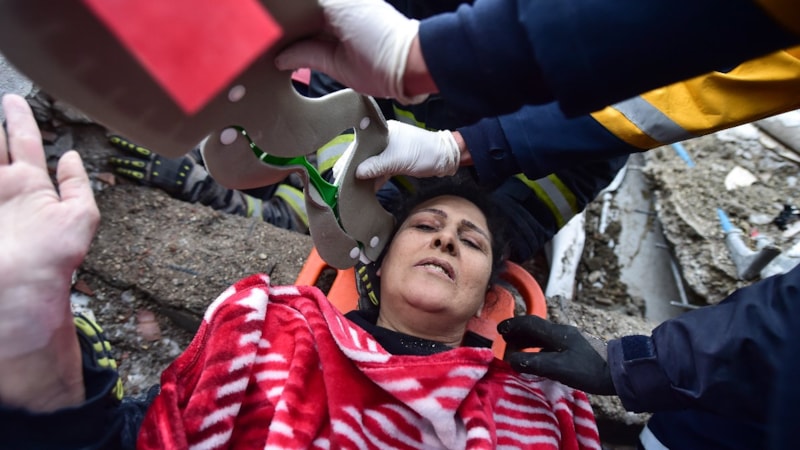 Elbistan'da bir kişi daha enkaz altından kurtarıldı