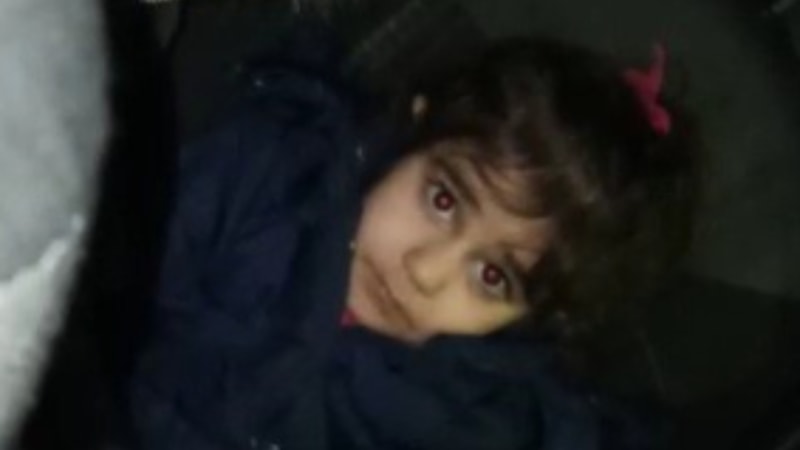 Gaziantep'te depremden kurtuldu, ağlayan ablasına moral verdi