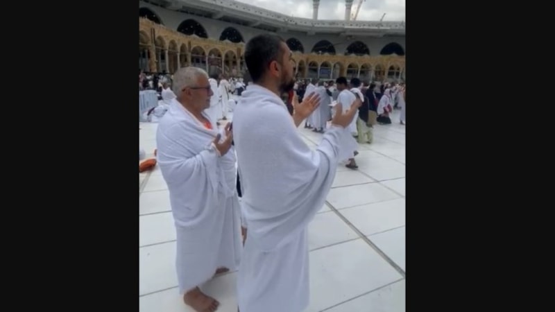Kabe'de depremzedelere dua edildi