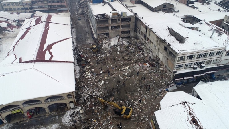 THY deprem bölgesine uçuşları ücretsiz yaptı