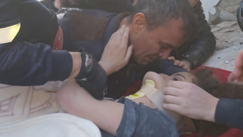 Hatay'da 17 yaşındaki kız 37 saat sonra kurtarıldı