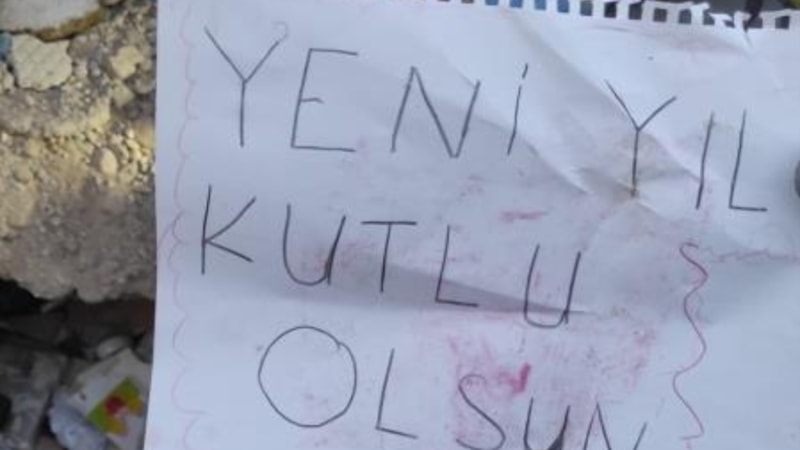 Kahramanmaraş'ta enkazdan çıkan resim yürekleri yaktı