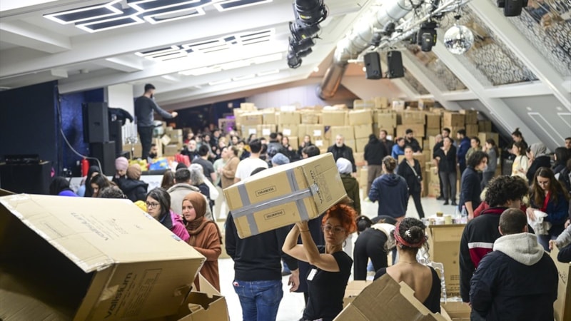 Berlin'den deprem bölgesine yardım