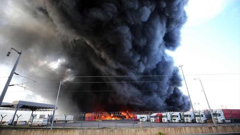 İskenderun Limanı'ndaki yangın söndürüldü