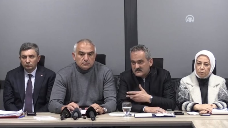 Depremden etkilenen 10 ilde okullar 2 hafta tatil edildi