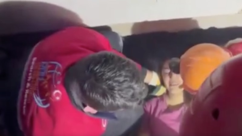 Hatay'da depremden 45 saat sonra 2 kişi daha kurtarıldı