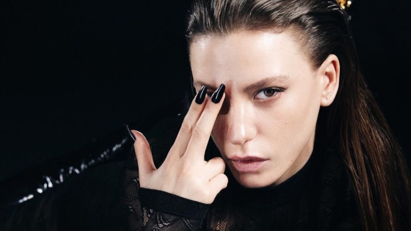 Serenay Sarıkaya'nın deprem paylaşımı
