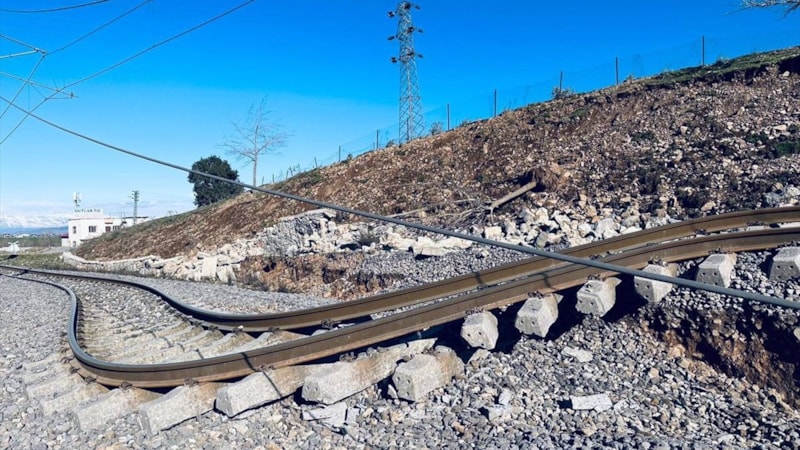 Kahramanmaraş'ta deprem sonrası tren rayları bu hale geldi