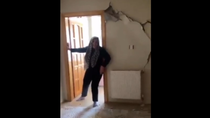 Bir ailenin 7.6 büyüklüğündeki ikinci depreme evin içinde yakalanma anı