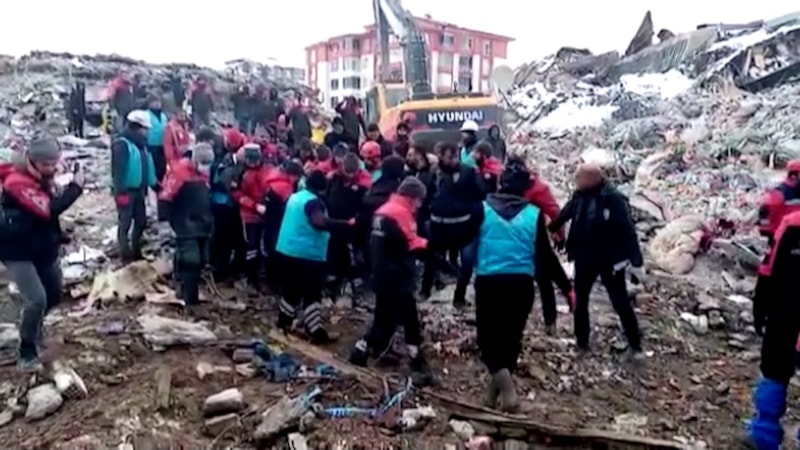 Malatya'da enkazdan 61 saat sonra yaralı kurtarıldı