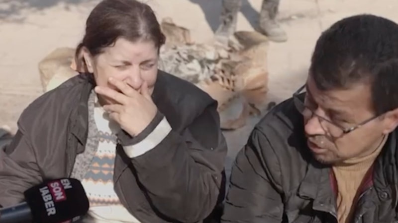 Hatay'daki gözü yaşlı kadın, yaşadıklarını Ensonhaber ekibine anlattı