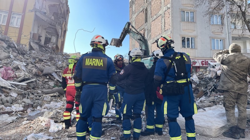 Meksika'dan gelen 150 kişilik arama kurtarma ekibi Adıyaman'da