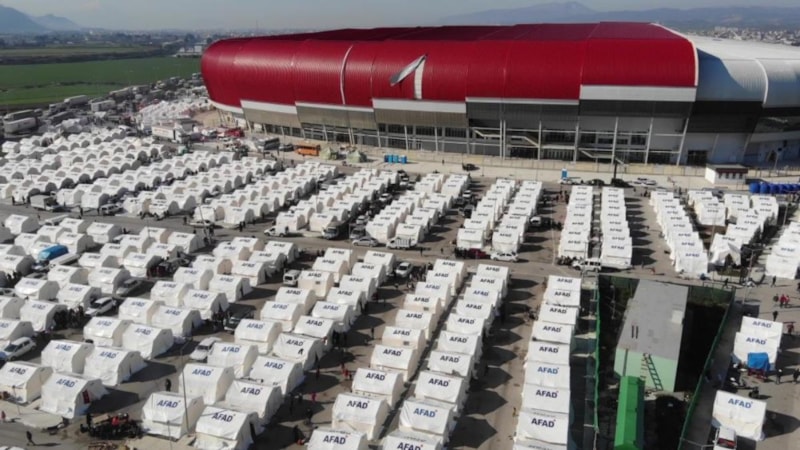 Yeni Hatay Stadyumu, depremzedeler için çadır kente dönüştürüldü