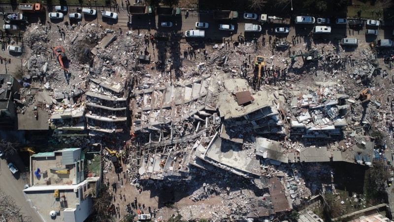 NATO, depremzedeler için Türkiye'ye barınma tesisleri gönderme kararı aldı