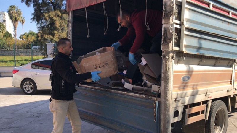 Adana'da uyuşturucu tacirlerinin yardım planı tutmadı