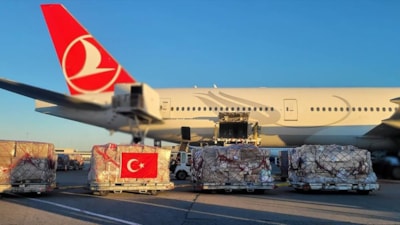 THY, ABD'de deprem bölgesi için toplanan yardımları teslim aldı