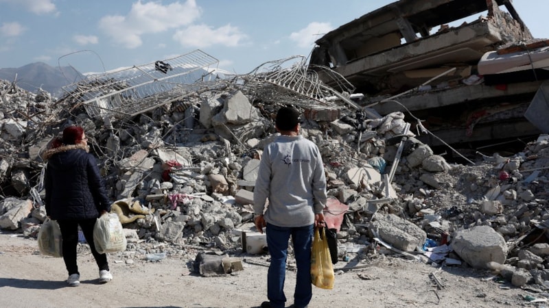Deprem bölgesinde hasar tespiti yapılıyor