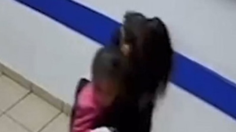 Gaziantep’te bir hemşire deprem sırasında kaçmak yerine çocukları kurtardı