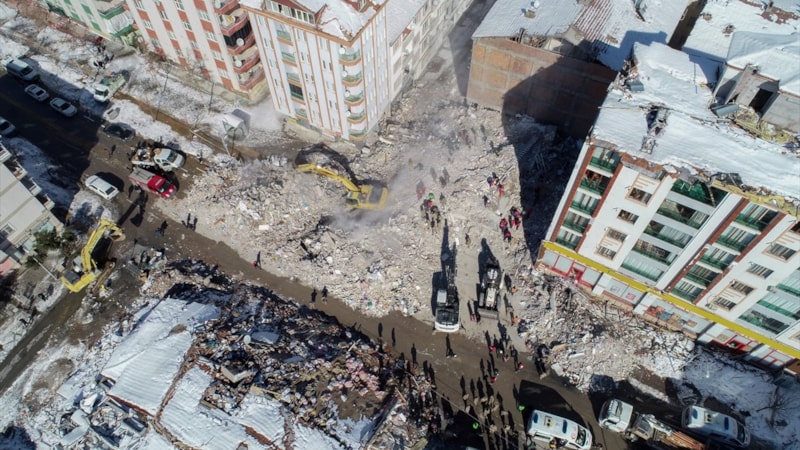 Malatya'da yıkılan binaların 31 sorumlusu için gözaltı kararı