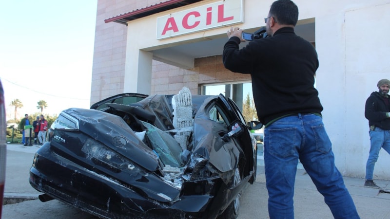 Gaziantep'te depremde yaralanan çocuğunu hurda araçla hastaneye getirdi