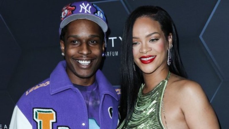 Rihanna ikinci kez hamile