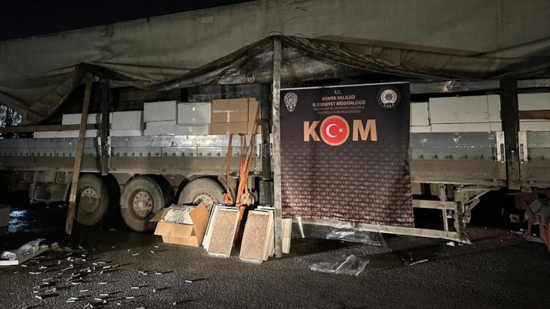 Konya'da ‘deprem bölgesine gıda taşıyorum’ dedi, 5,3 milyon kaçak sigara çıktı