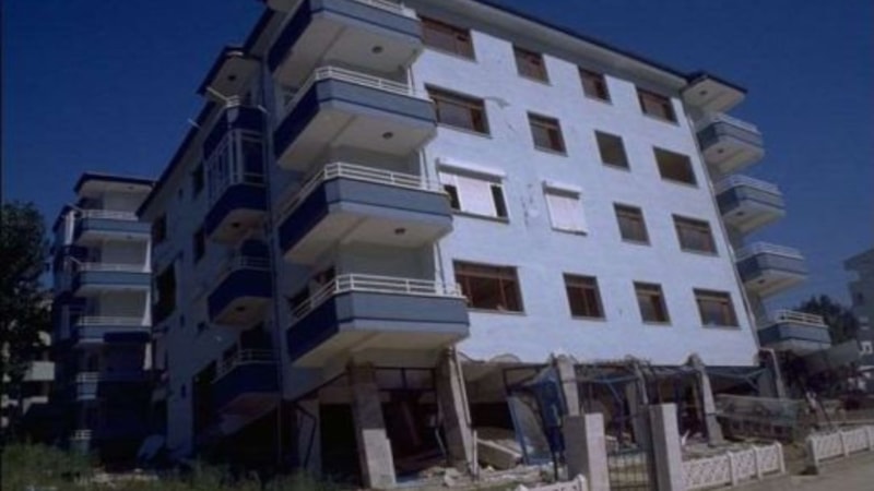 Yumuşak kat düzensizliği nedir? Depremde yıkılan binaların birçoğunda tespit edildi! İşte nedeni ve çözümü...