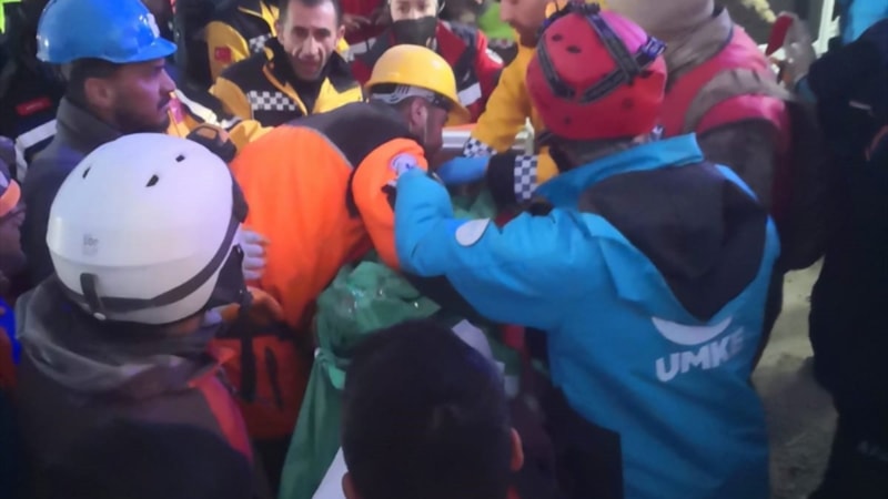 Adıyaman'da 207 saat sonra bir kişi sağ kurtarıldı