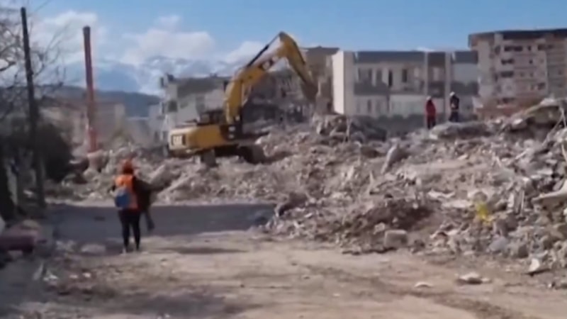 İngiliz yazar Lauren Booth, Gaziantep'teki yıkımı gördü