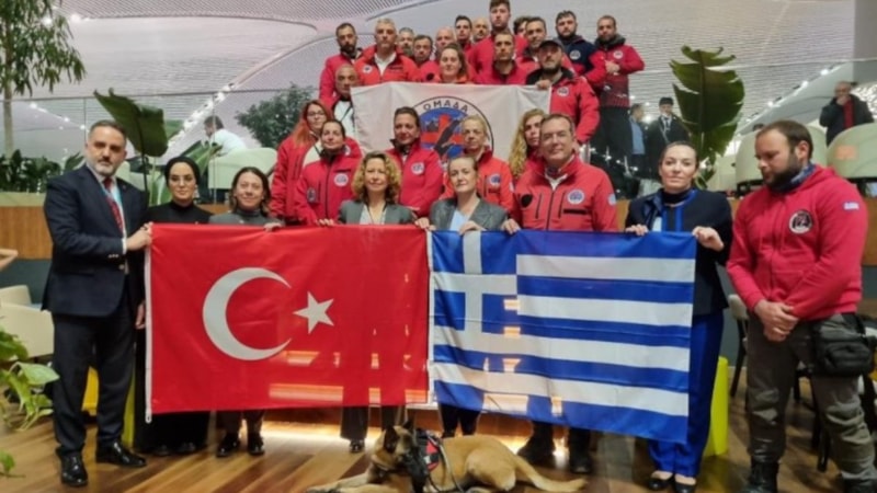 Deprem bölgesinde arama kurtarma çalışmalarına katılan Yunan ekip ülkesine döndü