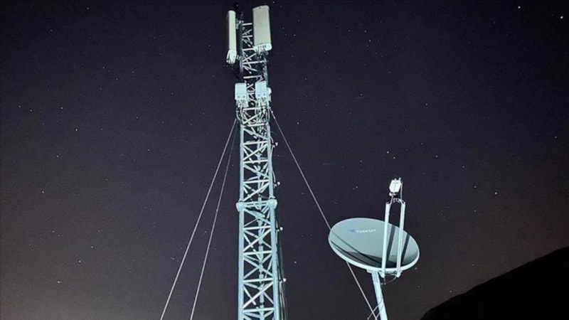 Deprem bölgesine 400'ü aşkın mobil baz istasyonu kuruldu