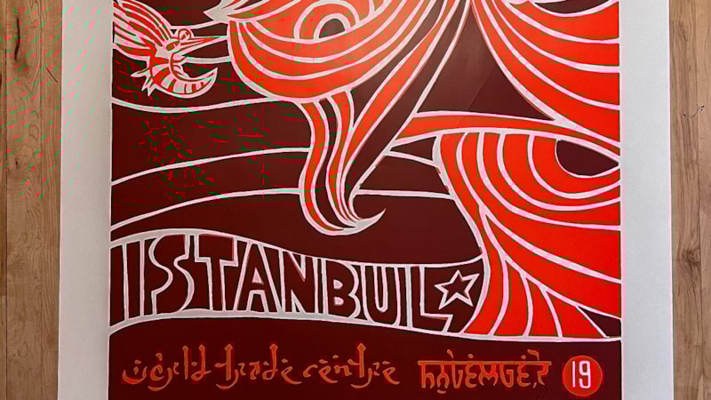 Pearl Jam, depremzedelere yardım için İstanbul konserinin afişini imzalayacak