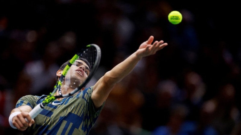 Carlos Alcaraz, galibiyetle döndü