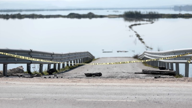 Hatay'daki Karasu Çayı taştı